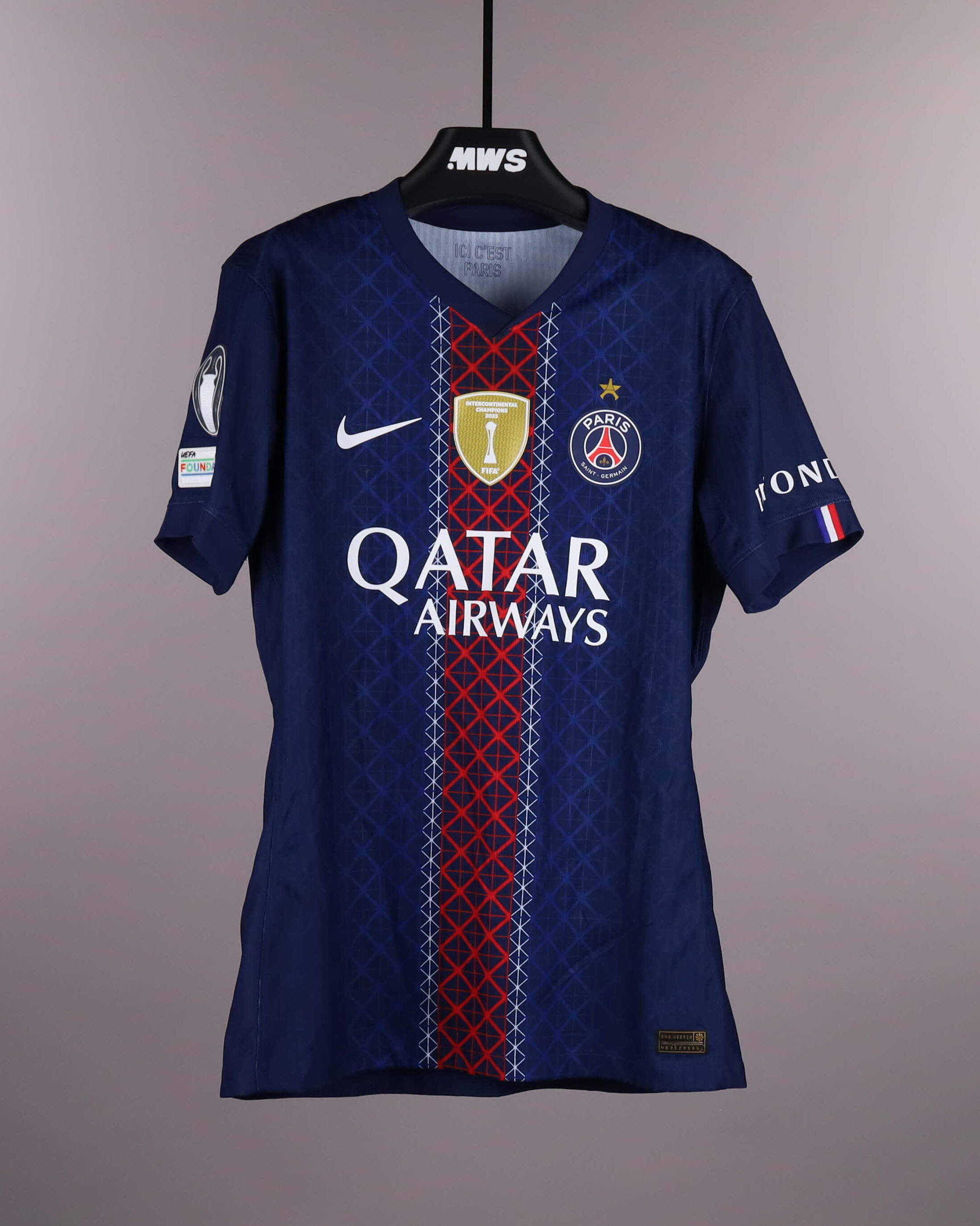 Achraf Hakimi Paris Saint-Germain shirt