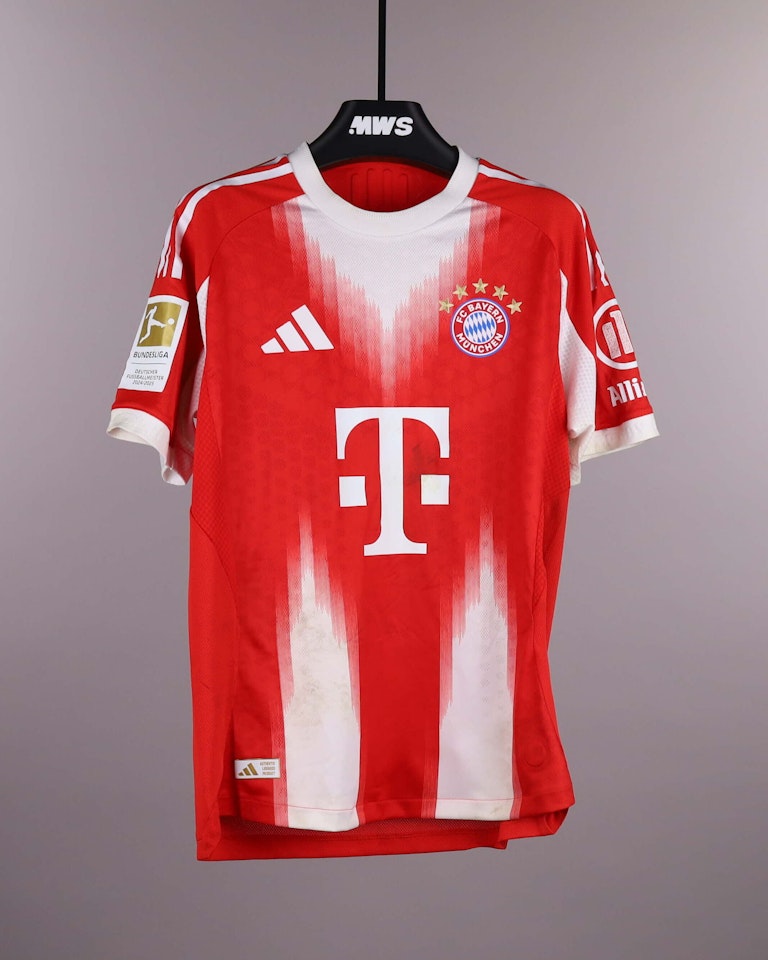 Alphonso Davies FC Bayern München shirt