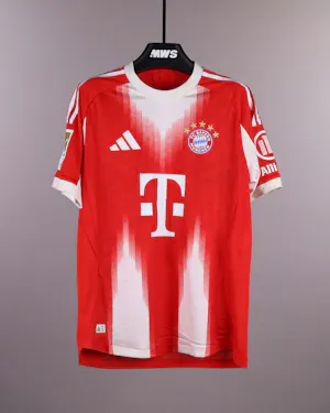 Aleksandar Pavlović FC Bayern München jersey