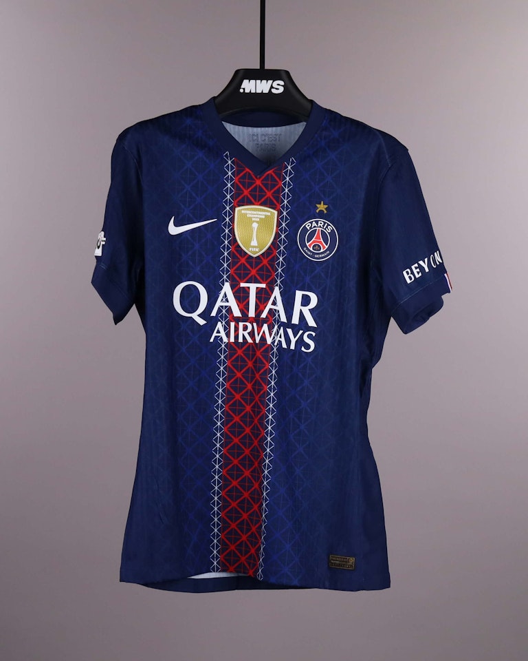 Vitinha Paris Saint-Germain shirt