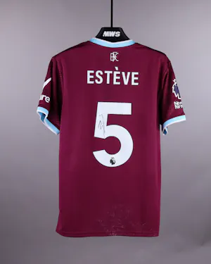 来自Burnley的Maxime Esteve球衣