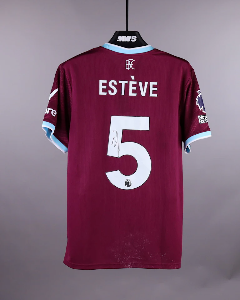 来自Burnley的Maxime Esteve球衣