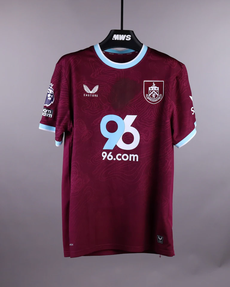 来自Burnley的Maxime Esteve球衣