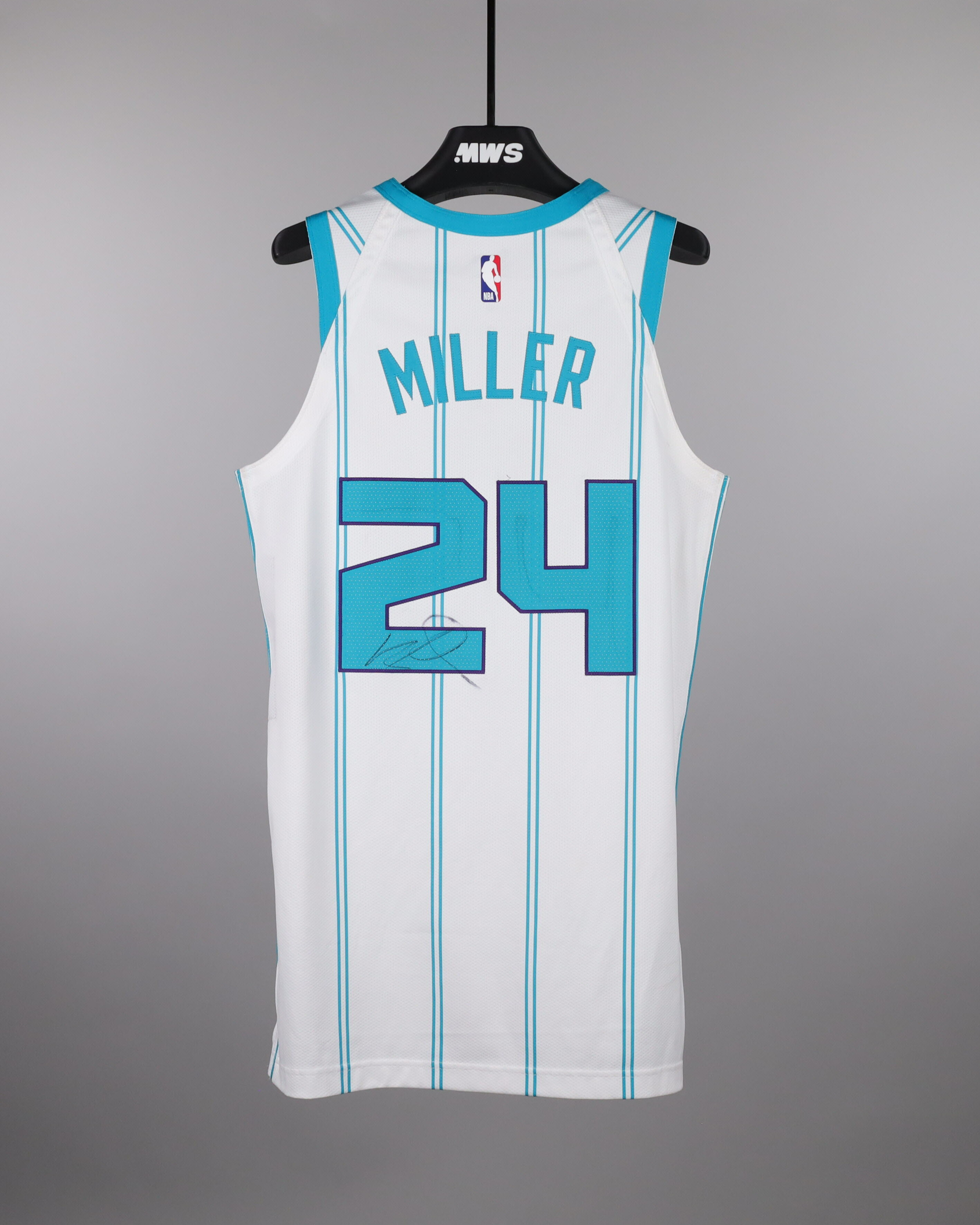 white charlotte hornets jersey