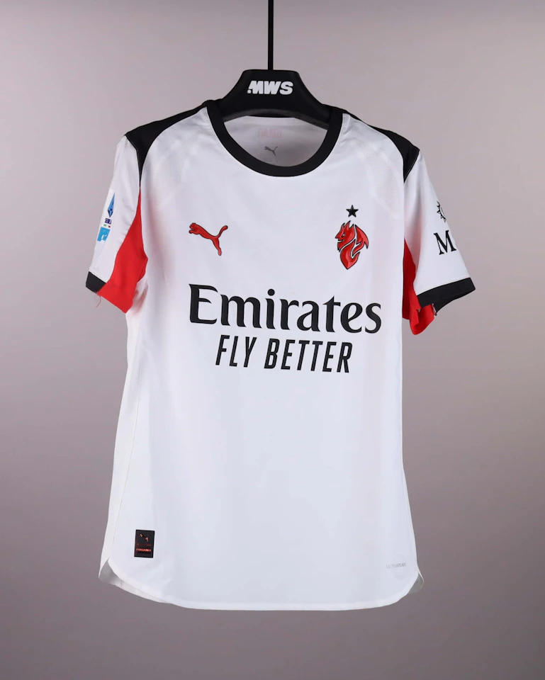 来自AC Milan的Luka Modrić球衣