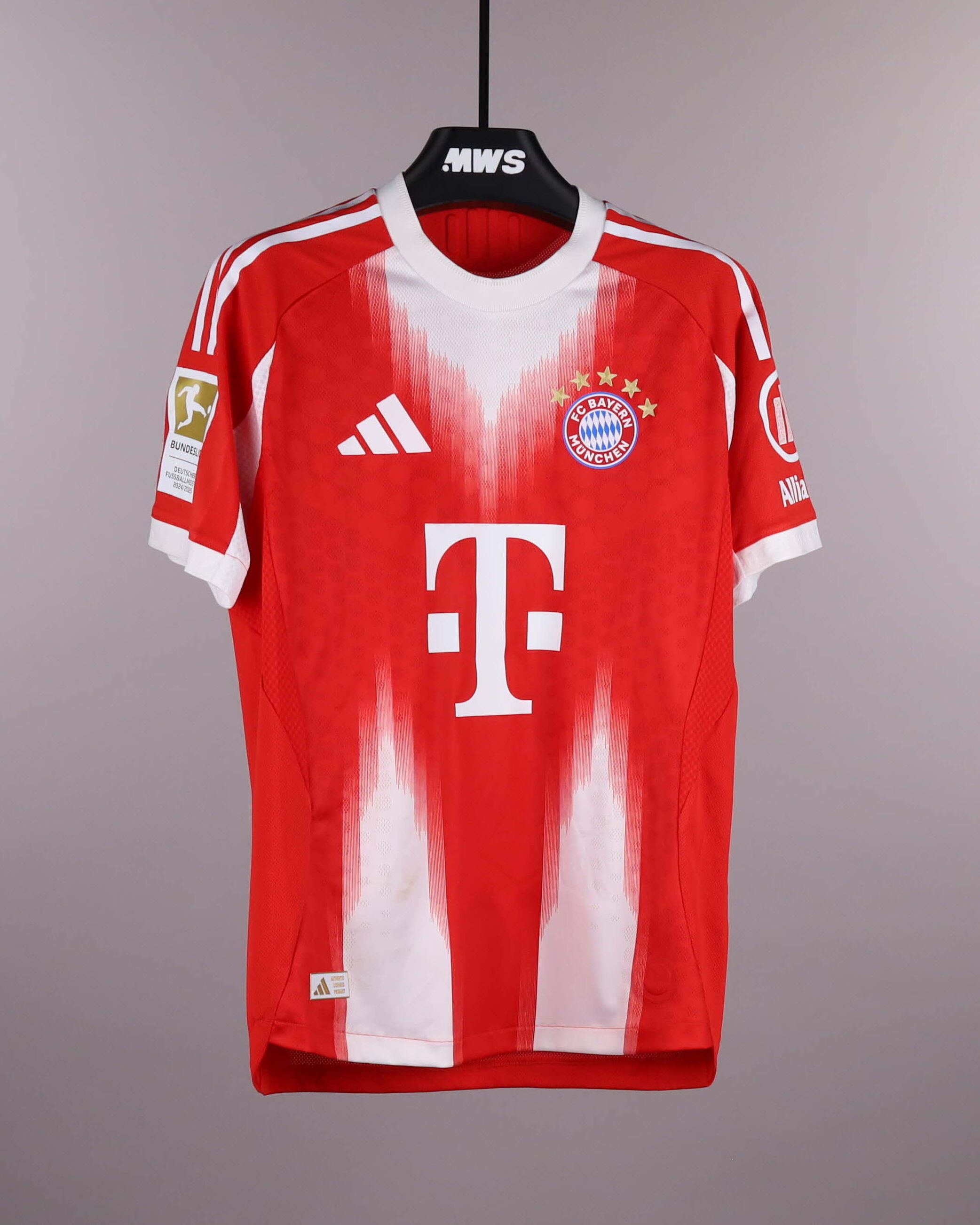 Serge Gnabry | Borussia Dortmund - FC Bayern München | MatchWornShirt