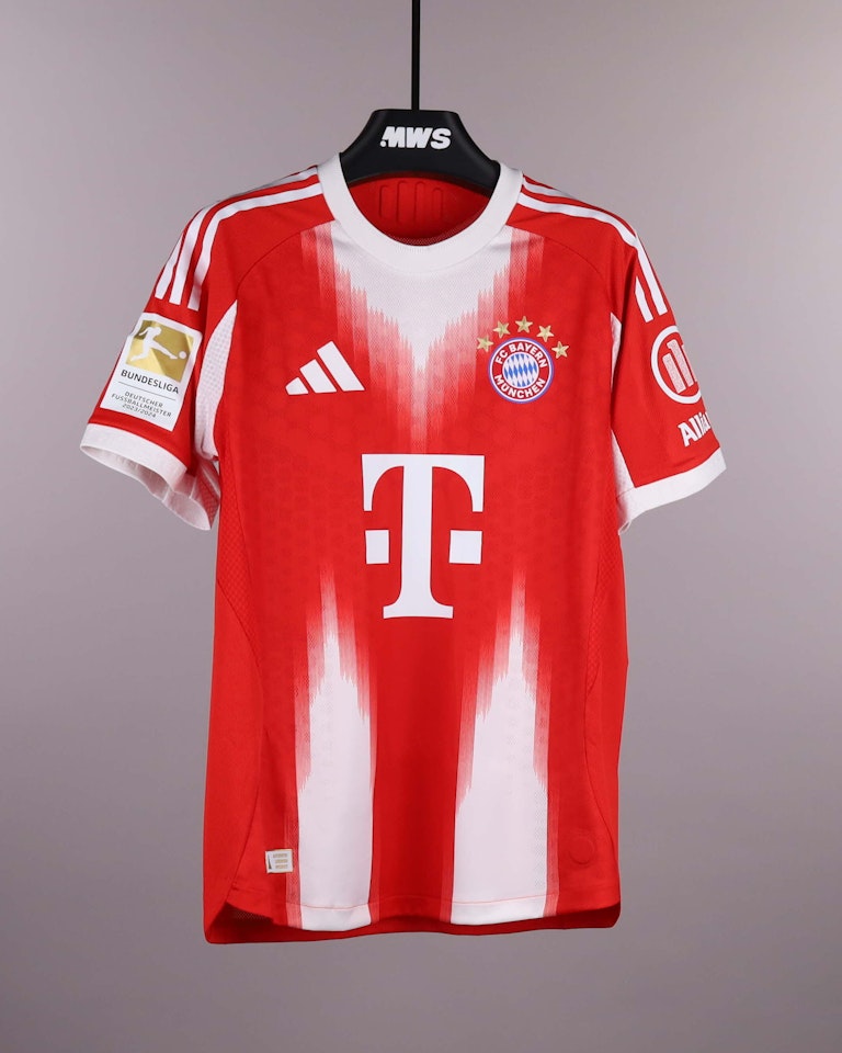 Josip Stanišić FC Bayern München shirt