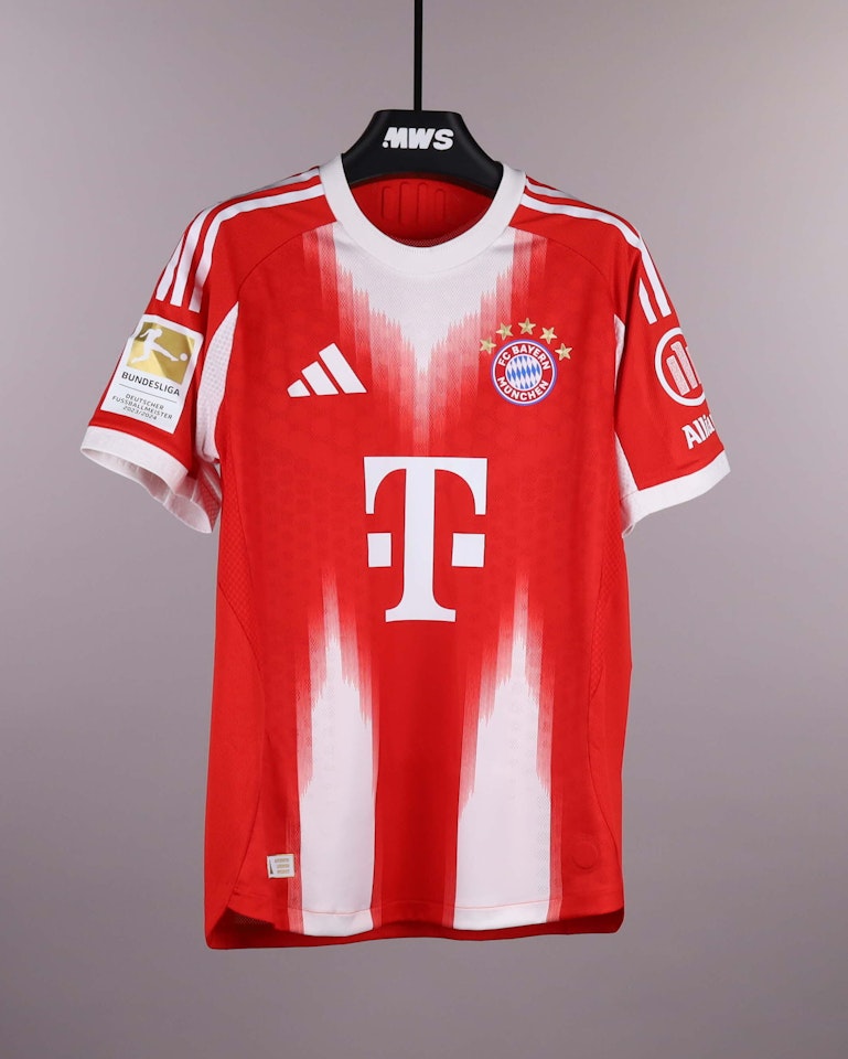 Josip Stanišić FC Bayern München shirt