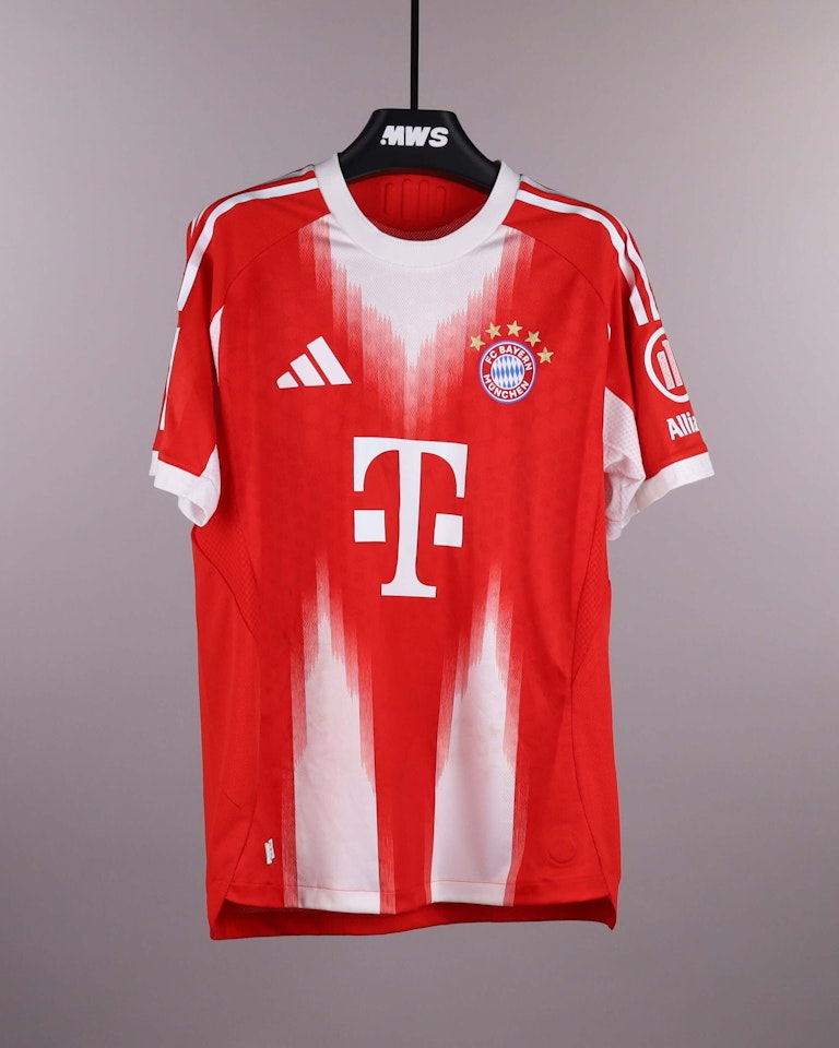 Dayot Upamecano FC Bayern München shirt