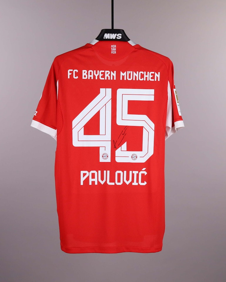 Aleksandar Pavlović FC Bayern München shirt