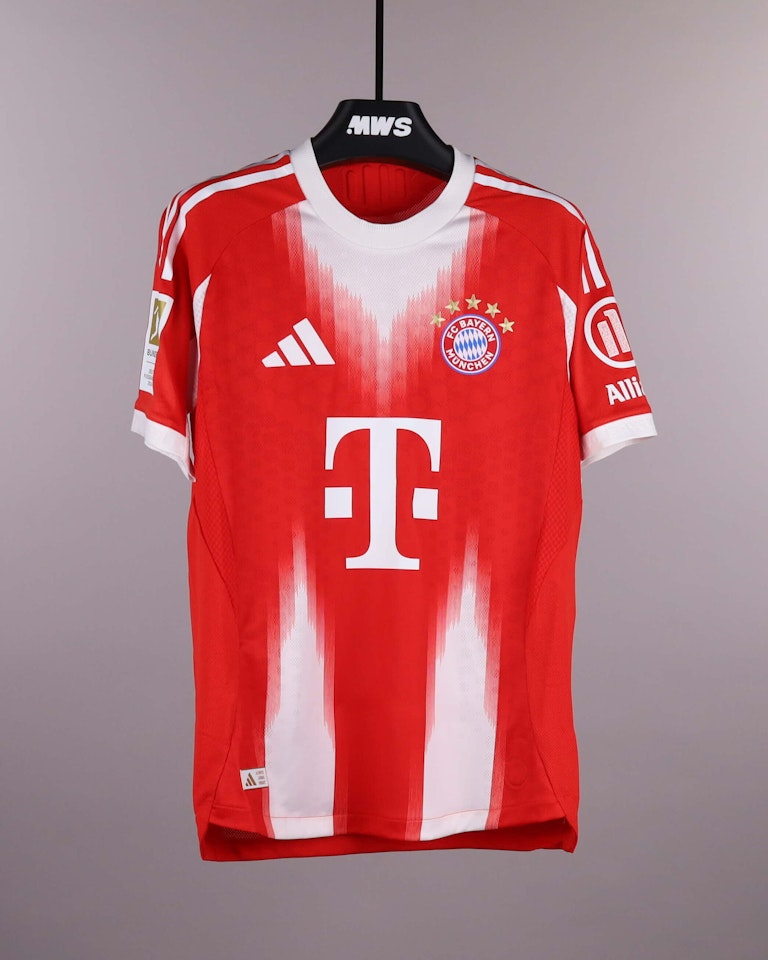 Raphaël Guerreiro FC Bayern München shirt