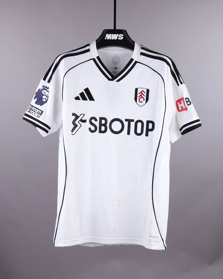 来自Fulham的Antonee Robinson球衣