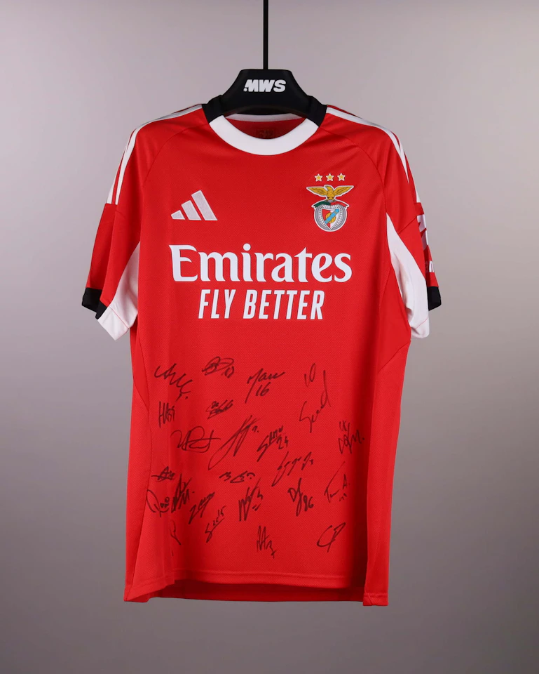 Squad Signed Shirt | SL Benfica