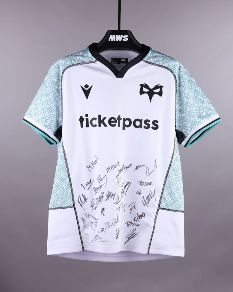 Squad Signed Shirt - 1