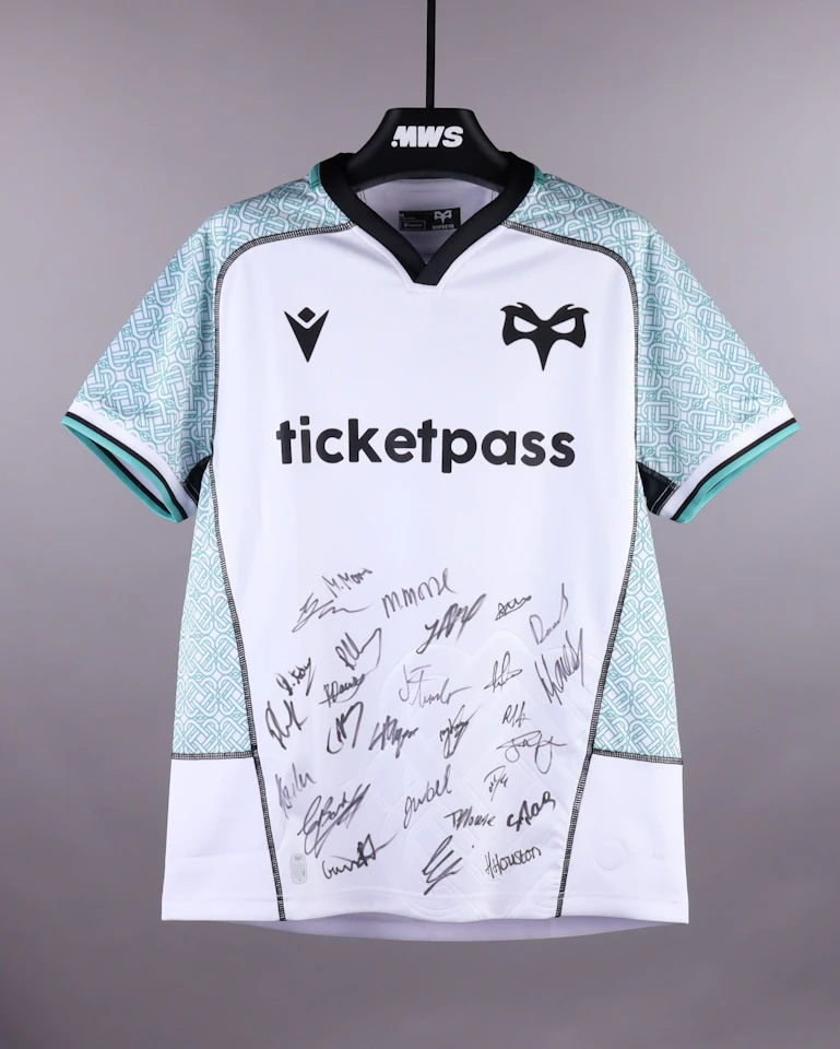 Squad Signed Shirt - 4