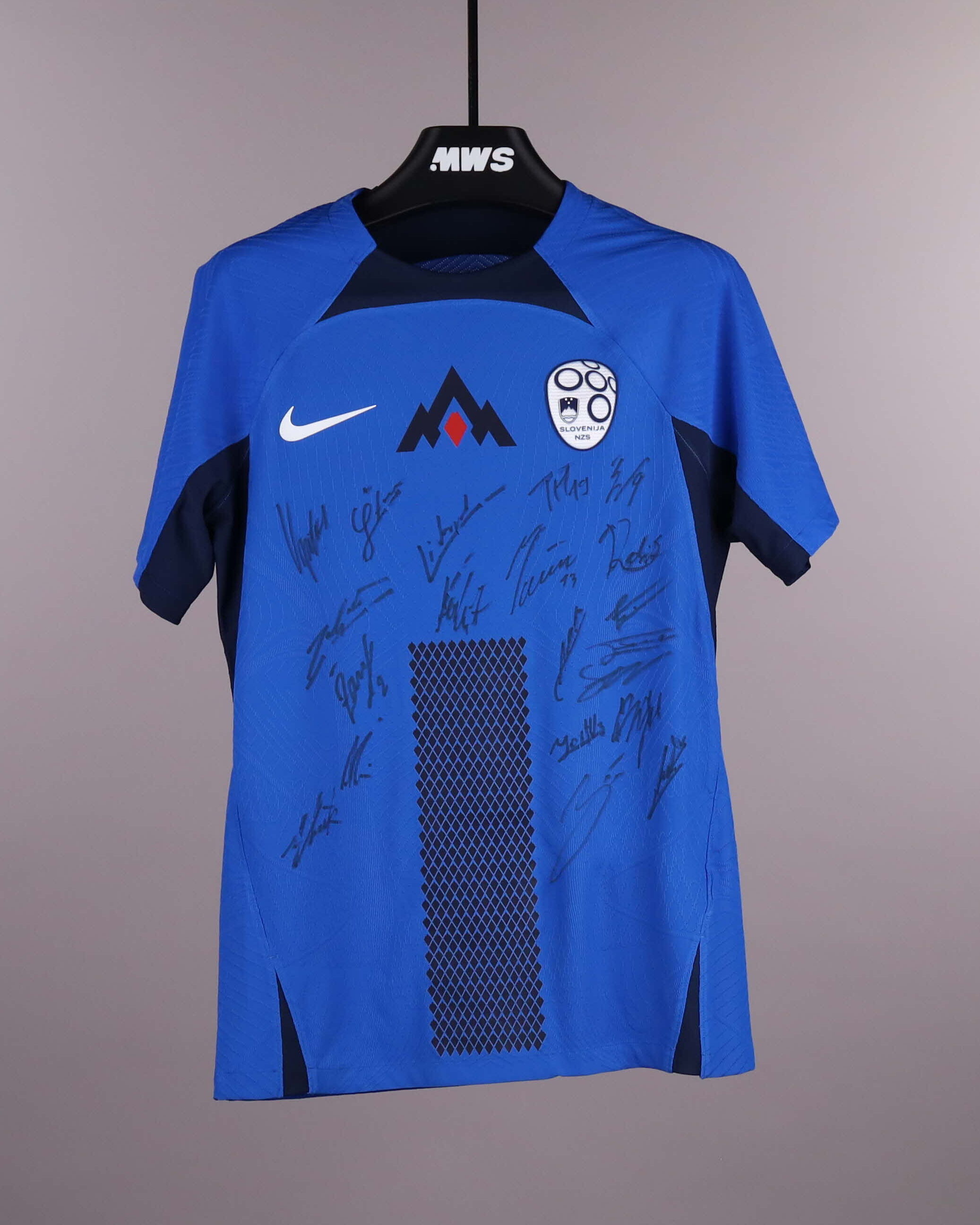 Squad Signed Shirt | MatchWornShirt