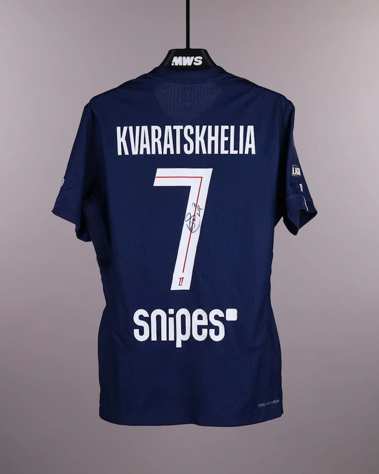 Khvicha Kvaratskhelia Paris Saint-Germain shirt