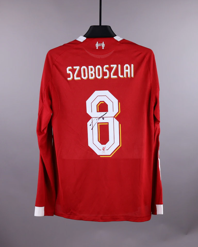 来自Liverpool的Dominik Szoboszlai球衣