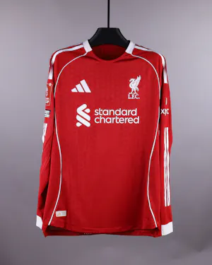 来自Liverpool的Dominik Szoboszlai球衣