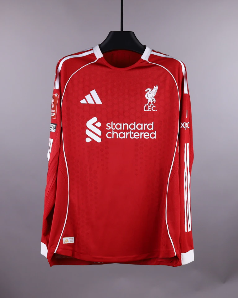 来自Liverpool的Dominik Szoboszlai球衣