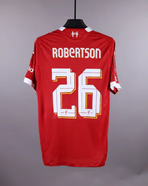 来自Liverpool的Andrew Robertson球衣