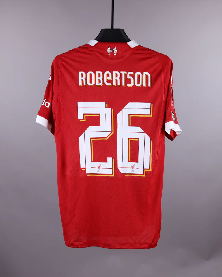 来自Liverpool的Andrew Robertson球衣