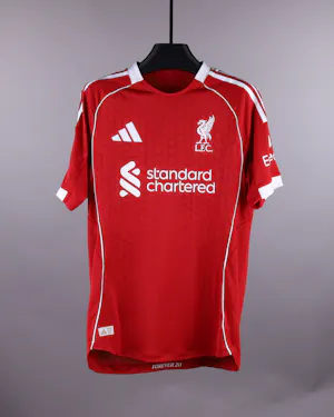 来自Liverpool的Andrew Robertson球衣