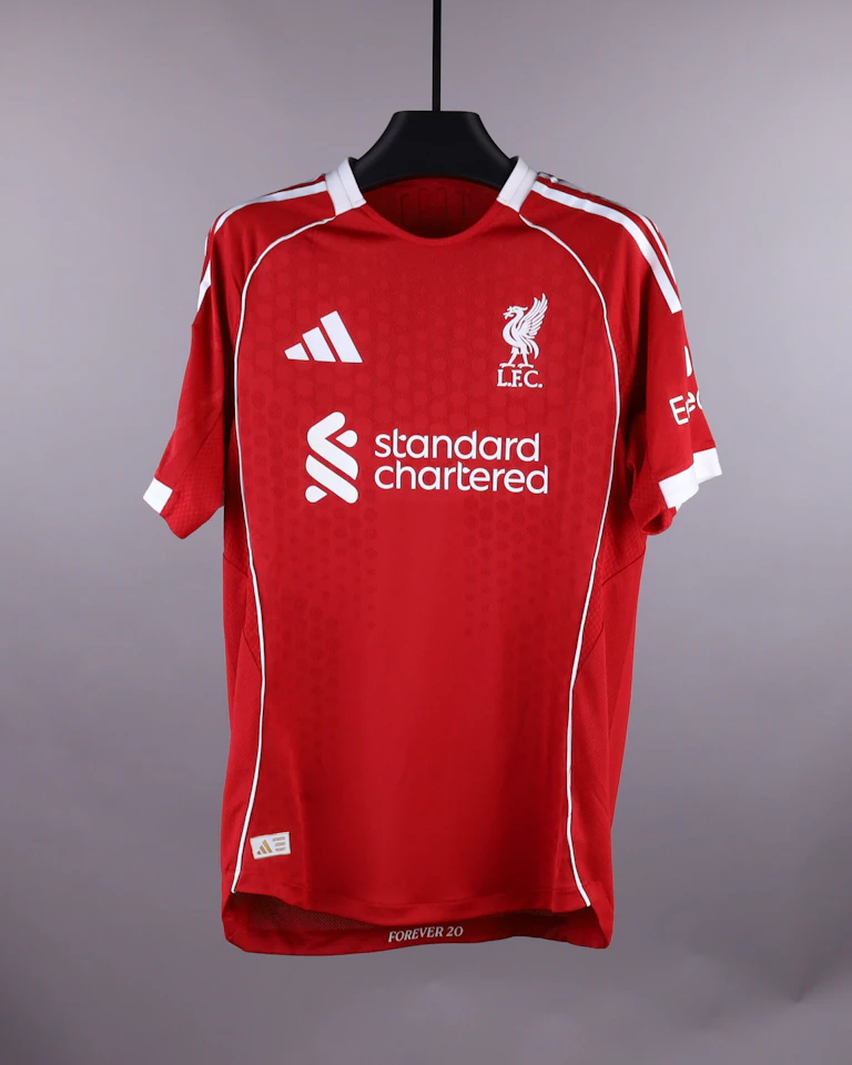 来自Liverpool的Andrew Robertson球衣