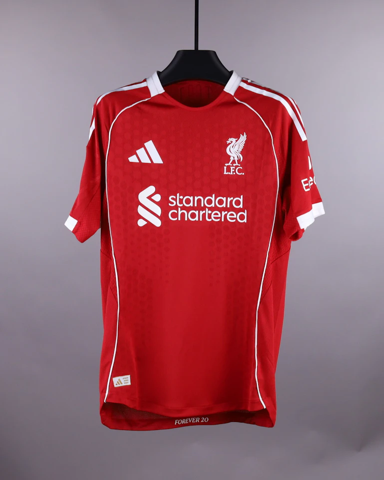 来自Liverpool的Andrew Robertson球衣