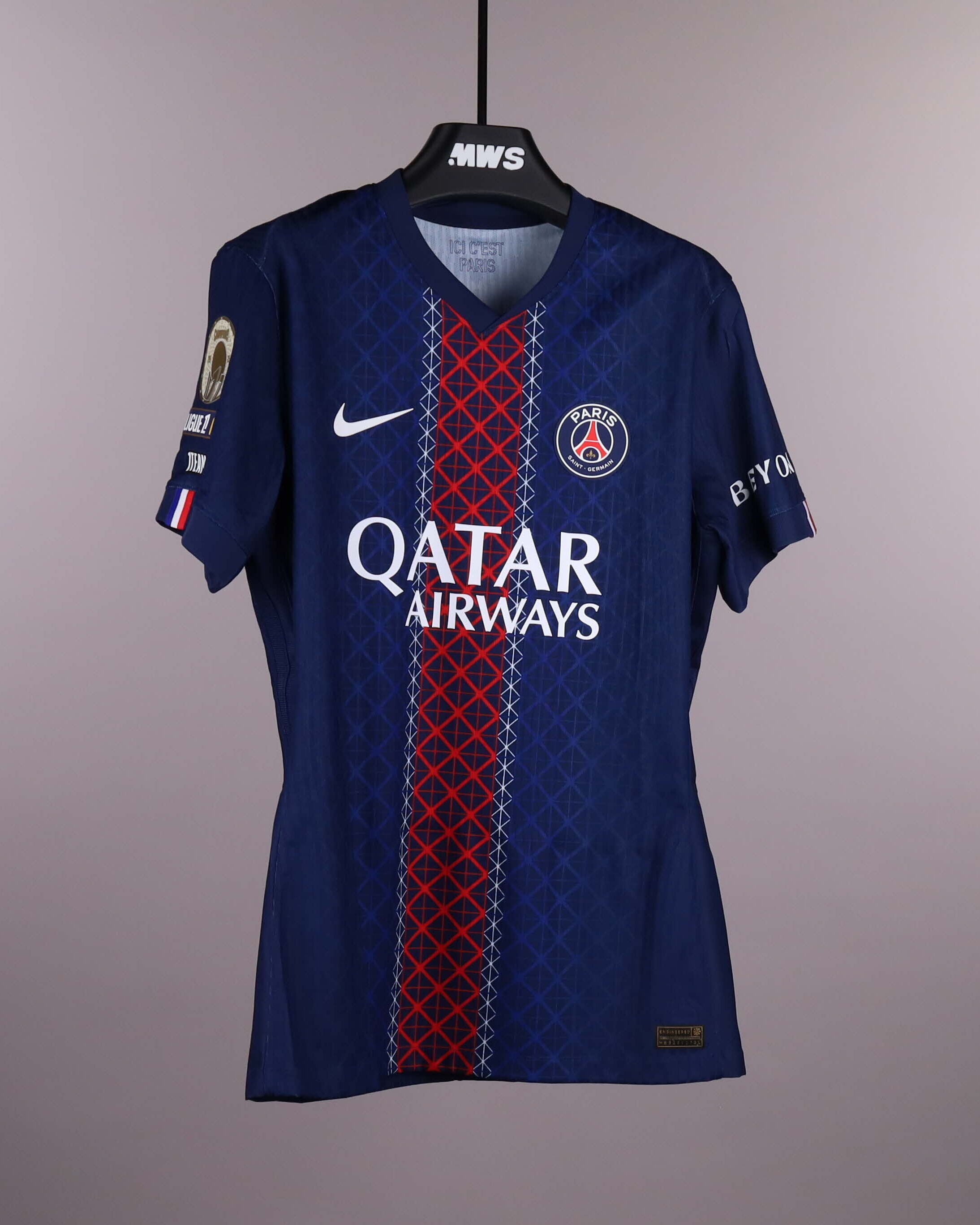 Lucas Hernández Paris Saint-Germain shirt