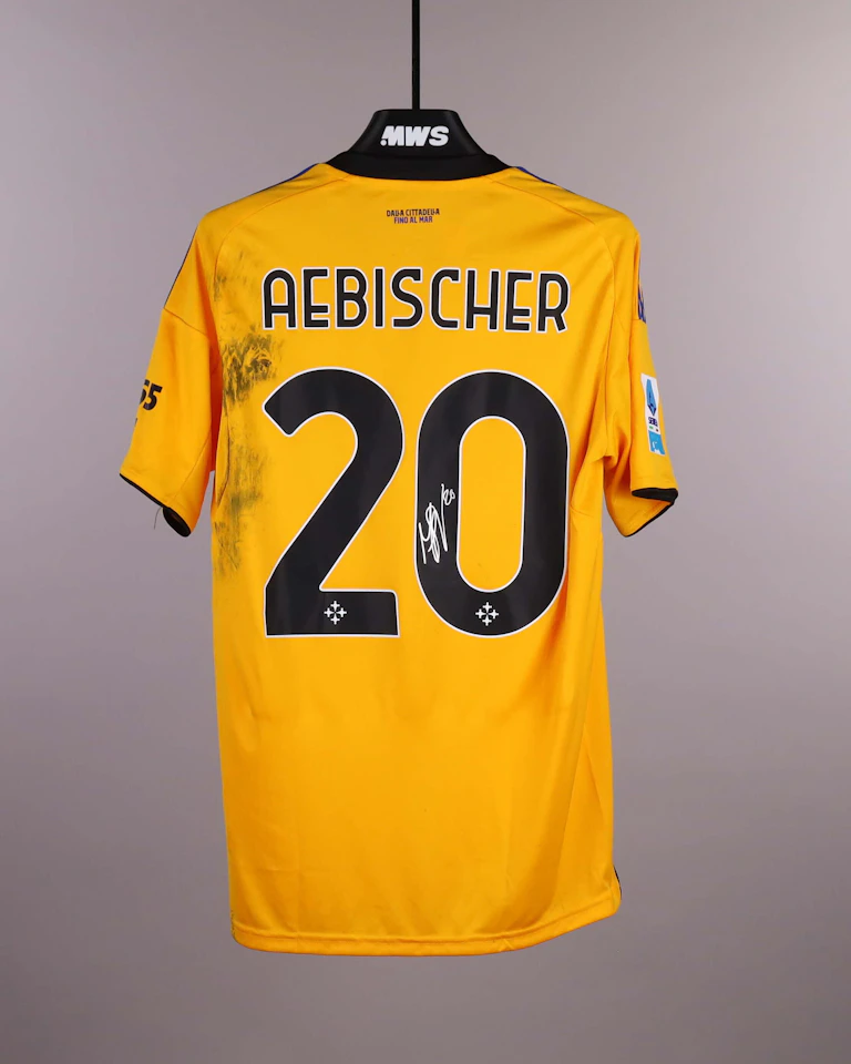 来自Pisa SC的Michel Aebischer球衣