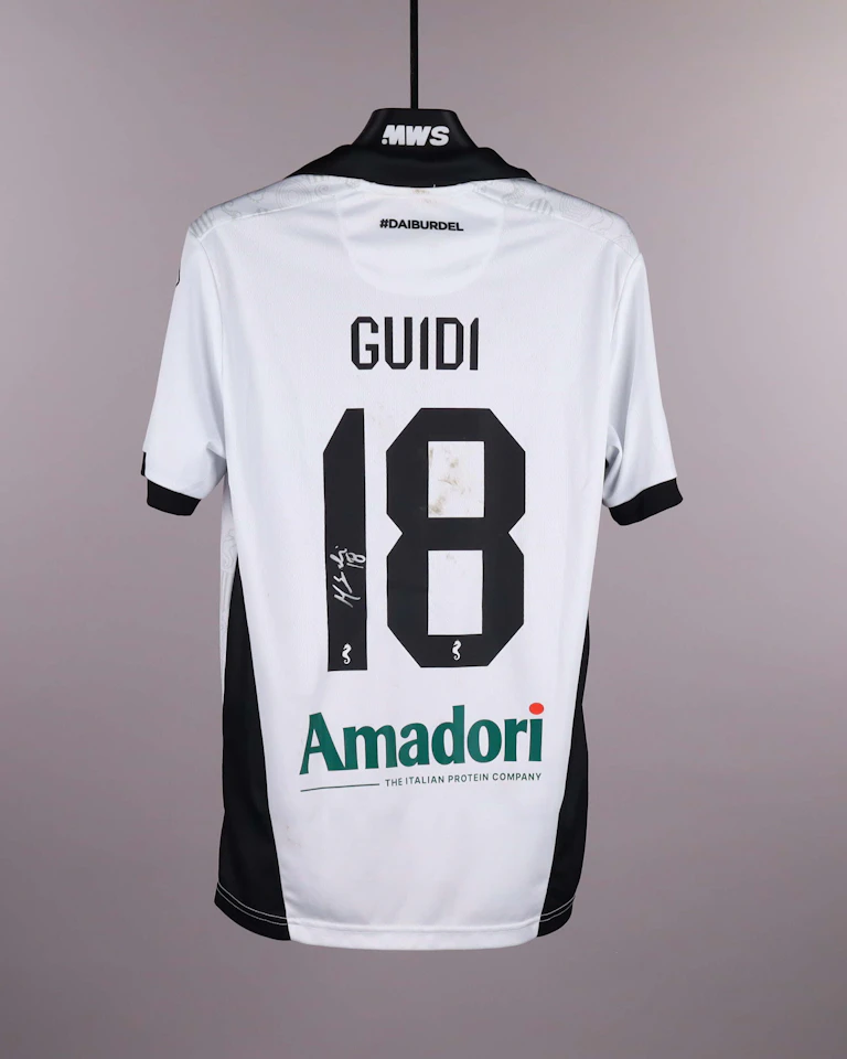 来自Cesena FC的Matteo Guidi球衣