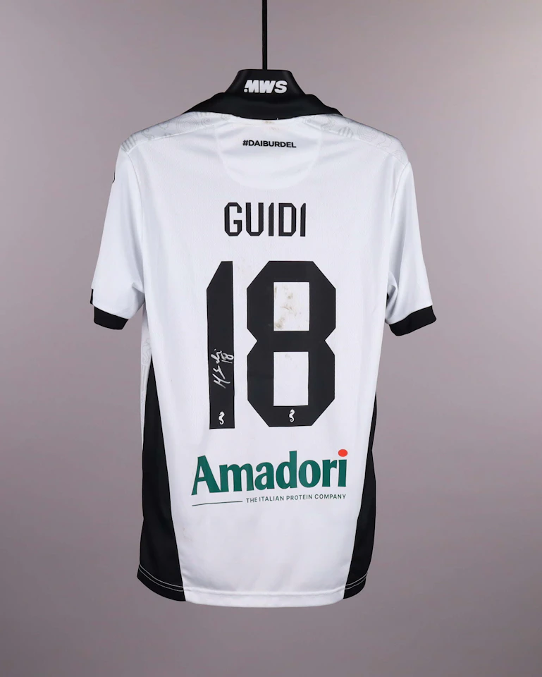 来自Cesena FC的Matteo Guidi球衣