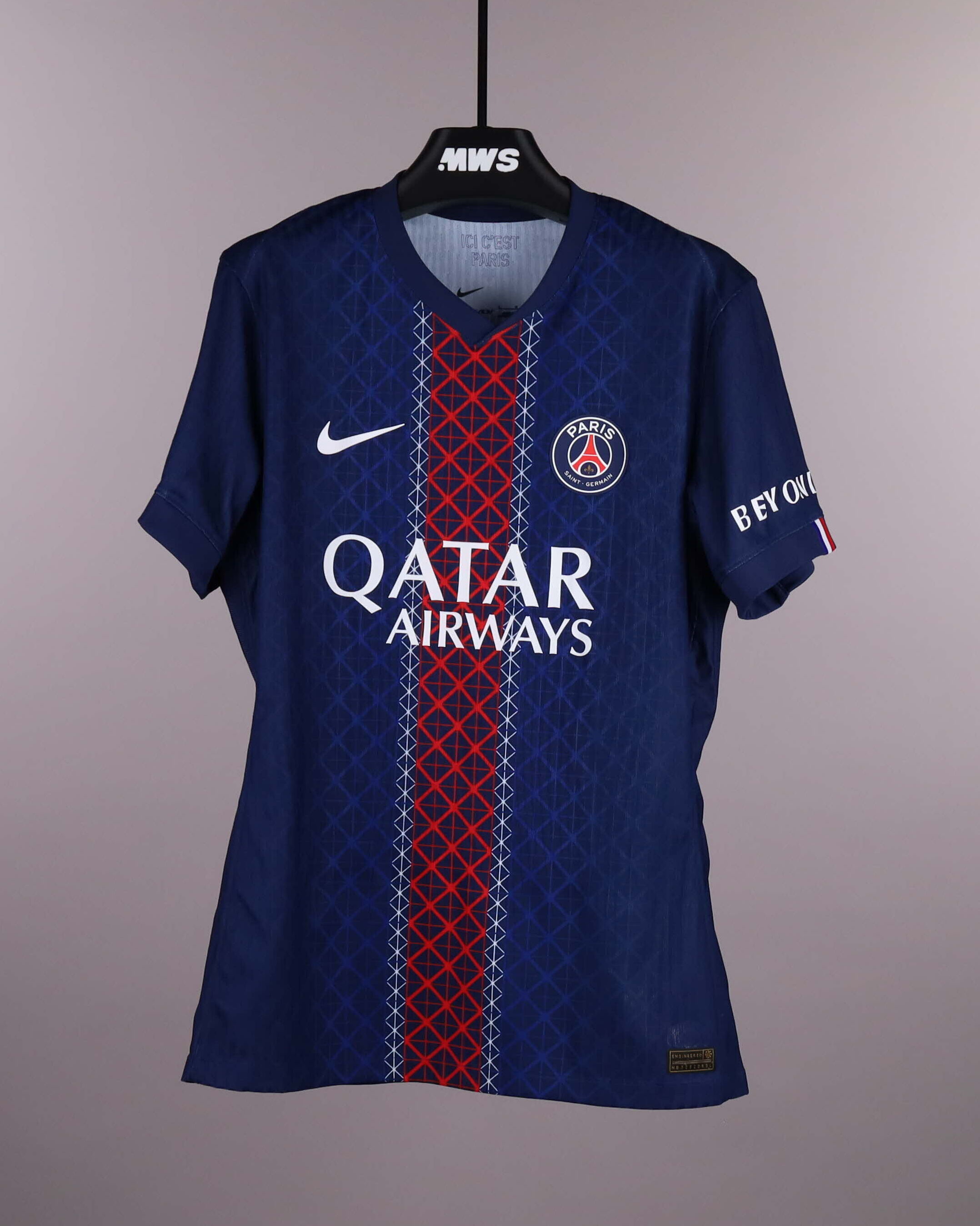 Gonçalo Ramos Paris Saint-Germain shirt