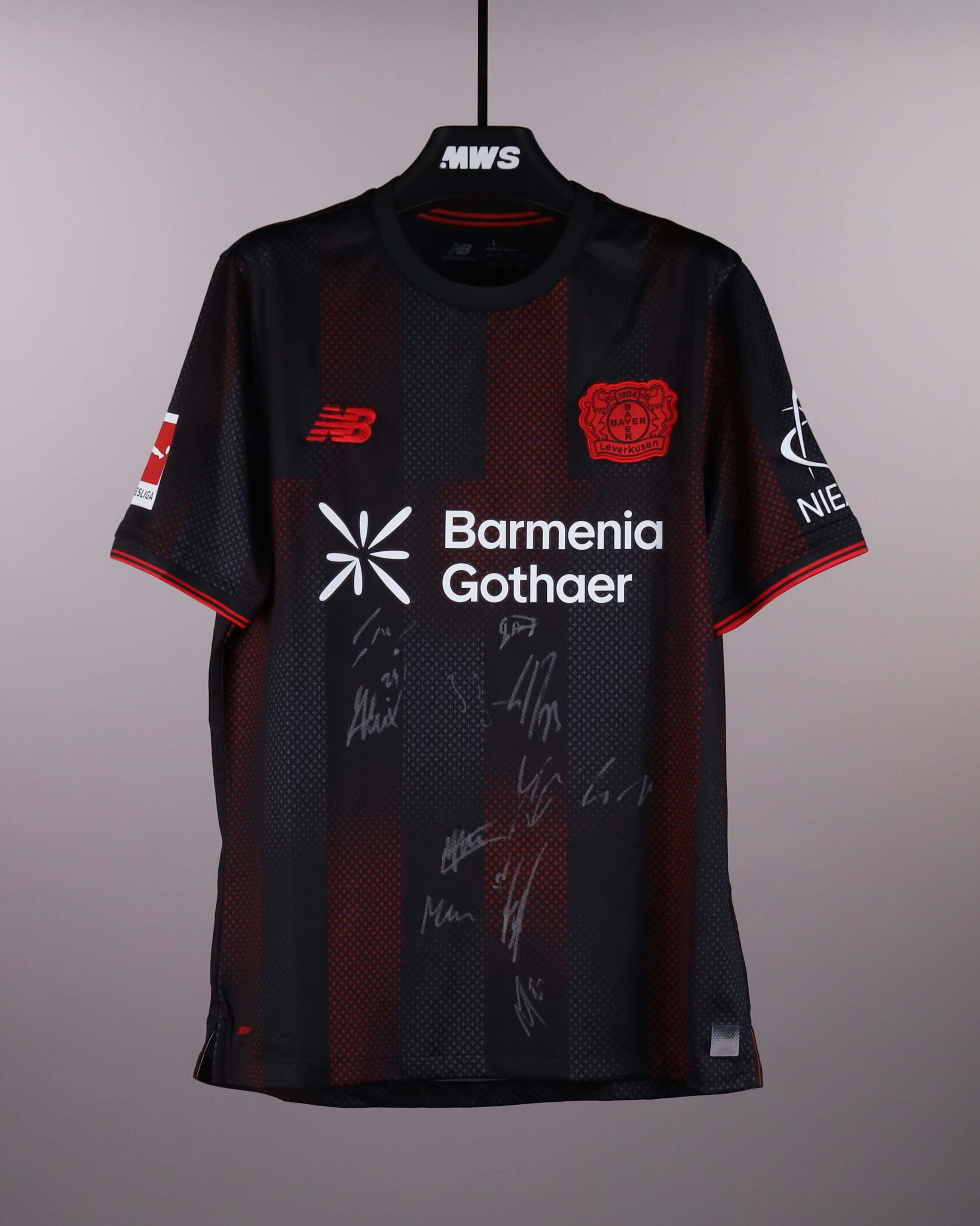 Squad Signed Shirt | Bayer Leverkusen | MatchWornShirt