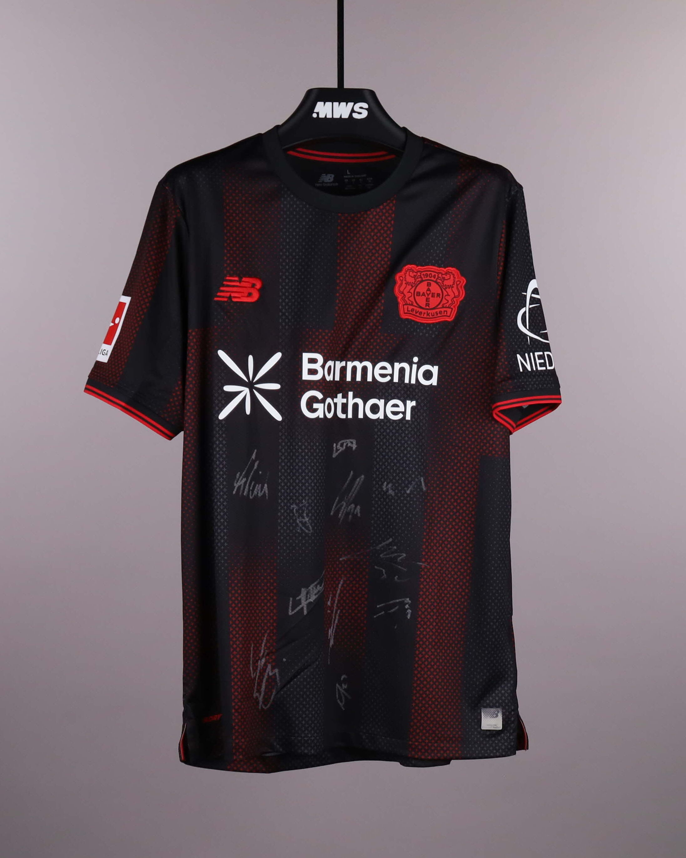 Bayer Leverkusen - Squad signed shirts | MWS