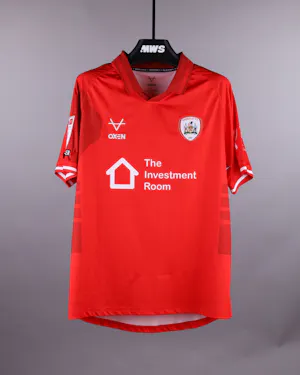 来自Barnsley的Nathanael Ogbeta球衣