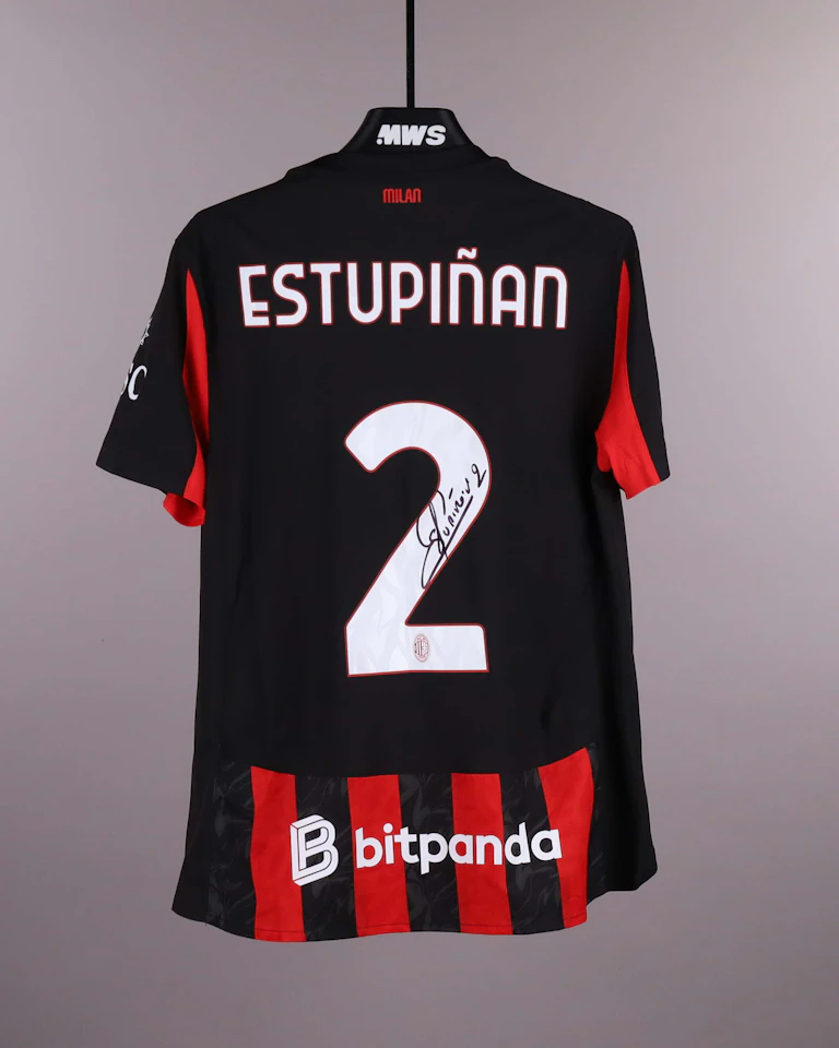 Pervis Estupiñán AC Milan forması