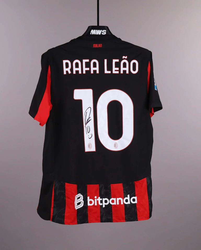 Rafael Leão AC Milan camisa.