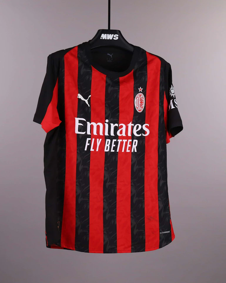 Rafael Leão AC Milan camisa.