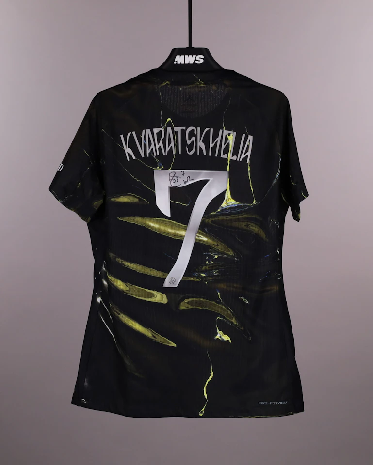 Khvicha Kvaratskhelia Paris Saint-Germain shirt