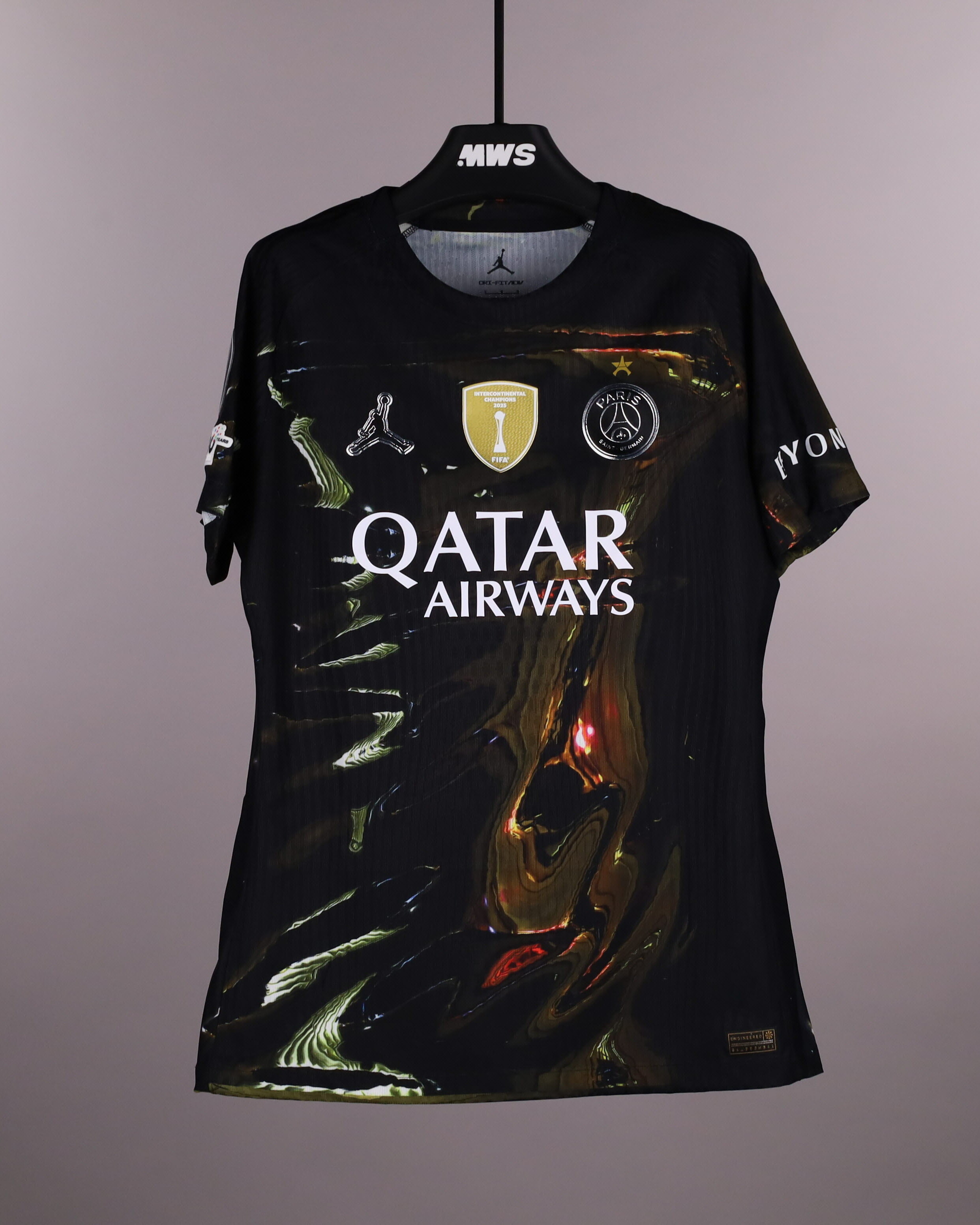 Khvicha Kvaratskhelia Paris Saint-Germain shirt