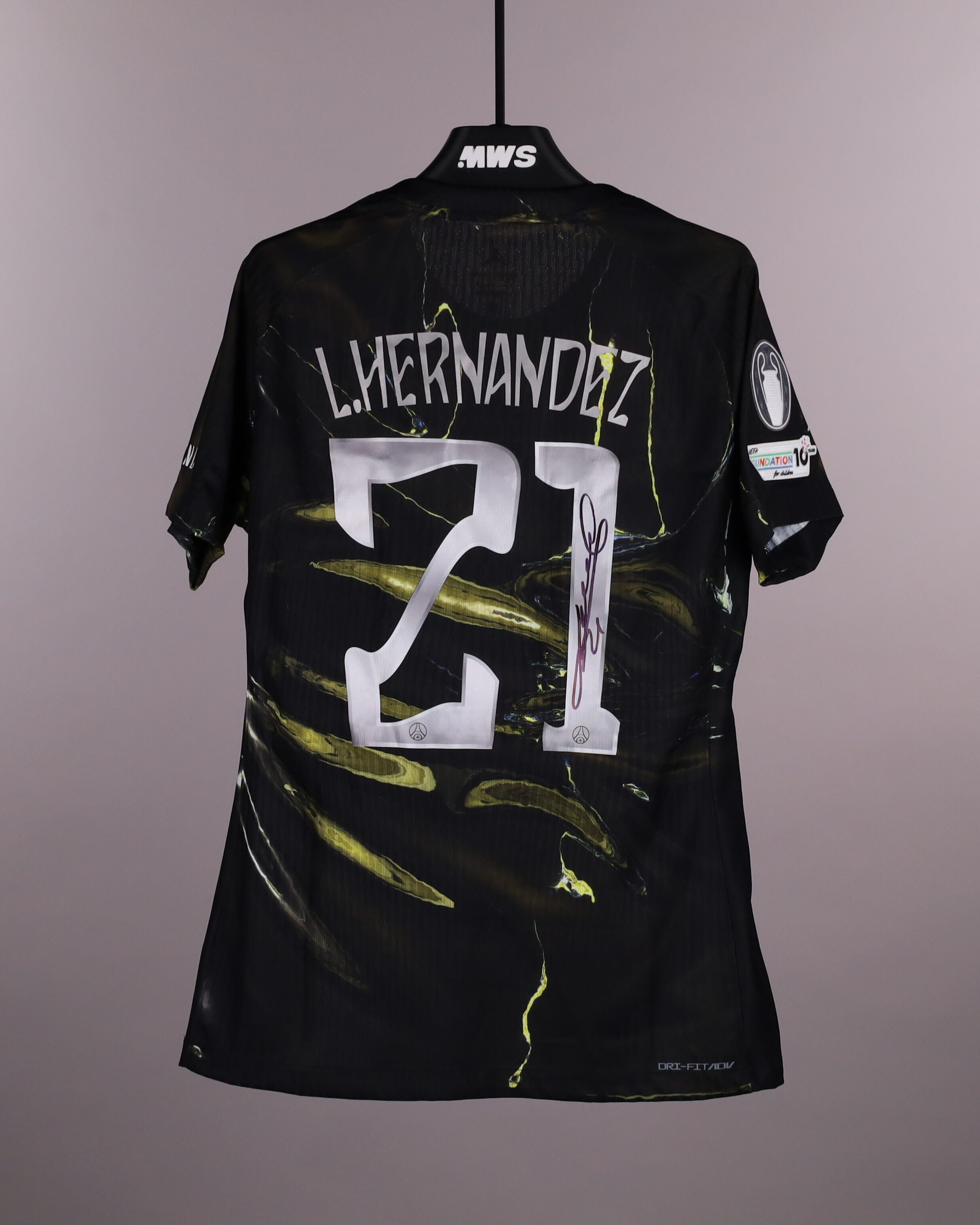Lucas Hernández Paris Saint-Germain shirt