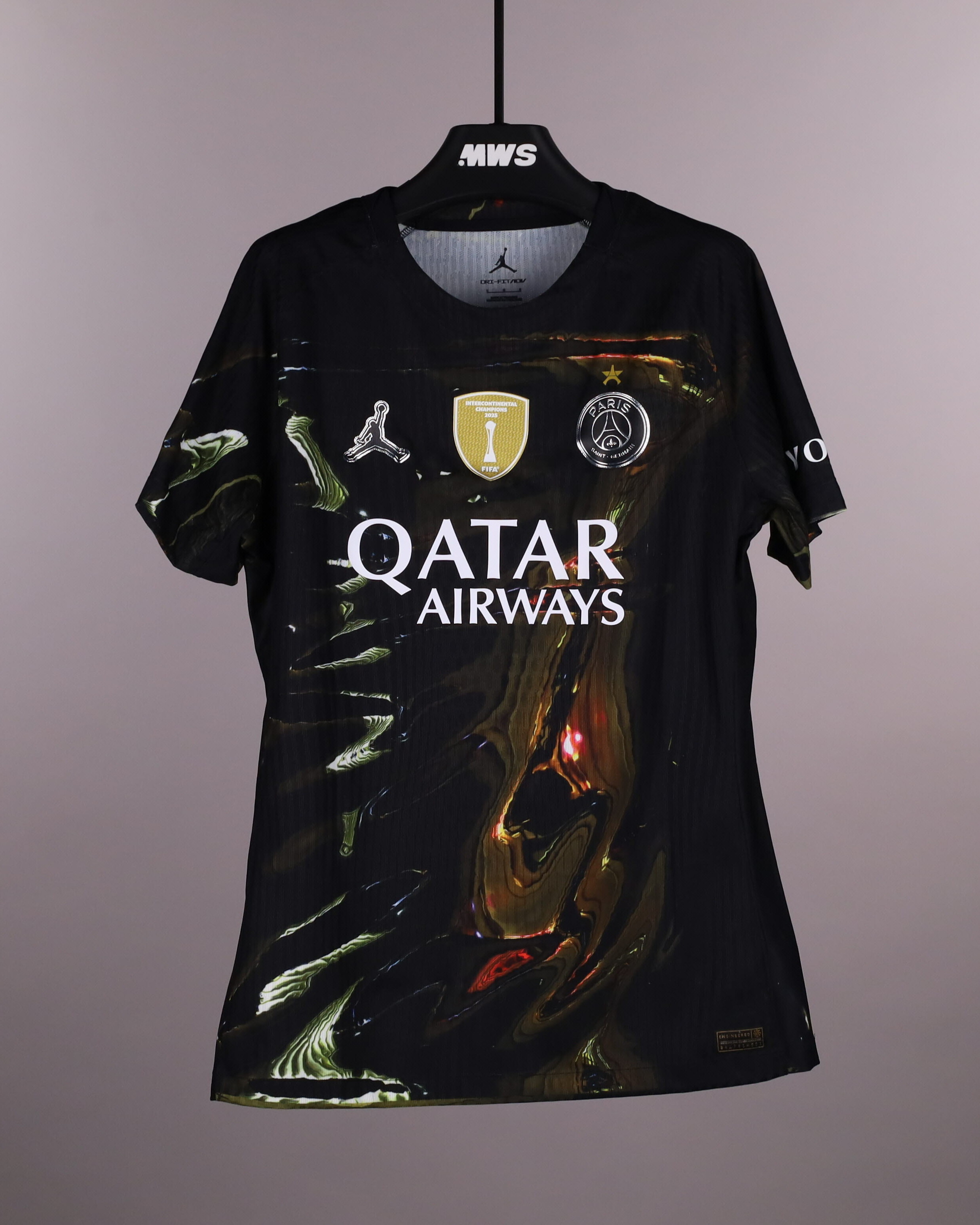 Lucas Hernández Paris Saint-Germain shirt