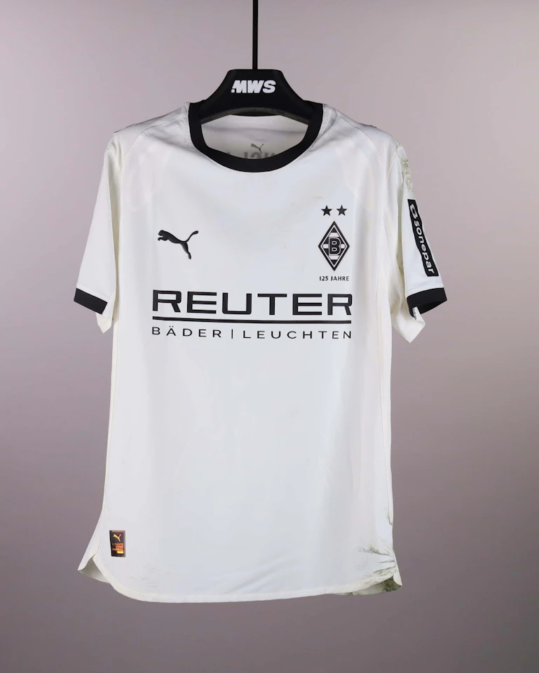 来自Borussia Mönchengladbach的Kevin Diks球衣