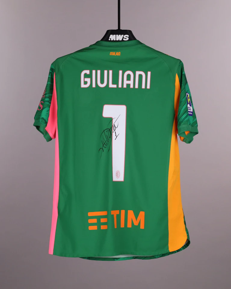 来自AC Milan Women的Laura Giuliani球衣