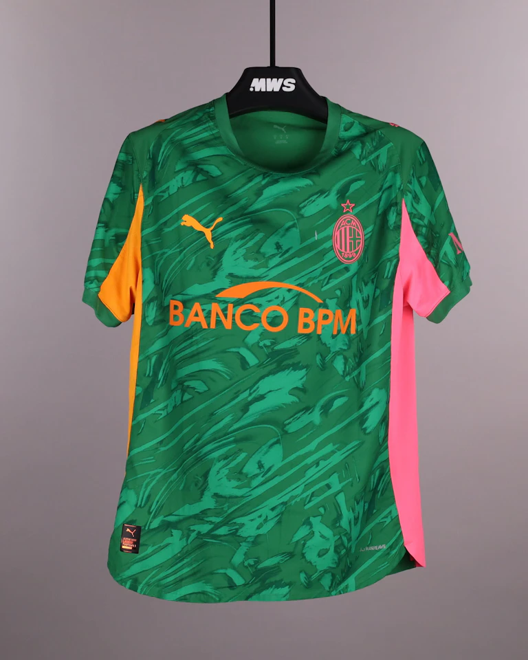 来自AC Milan Women的Laura Giuliani球衣