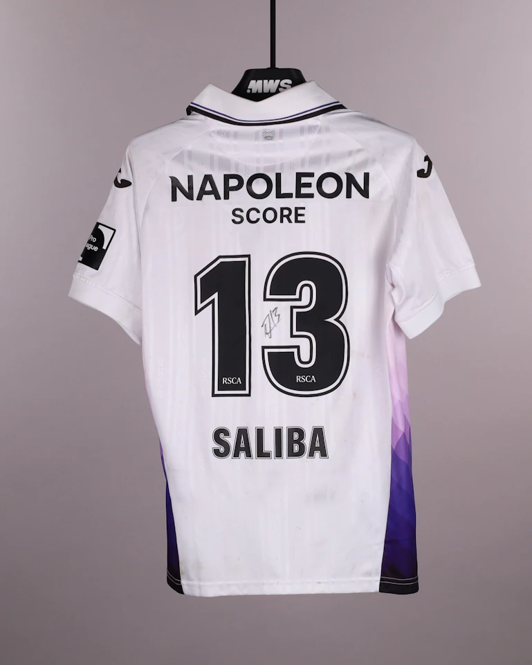 来自RSC Anderlecht的Nathan-Dylan Saliba球衣