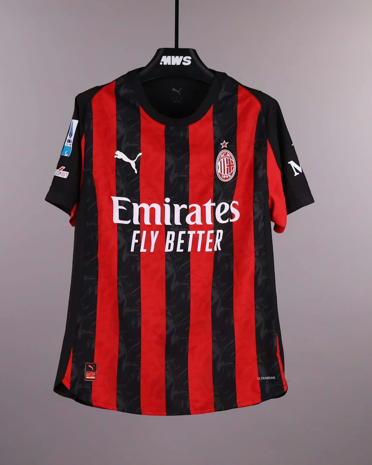 来自AC Milan的Luka Modrić球衣