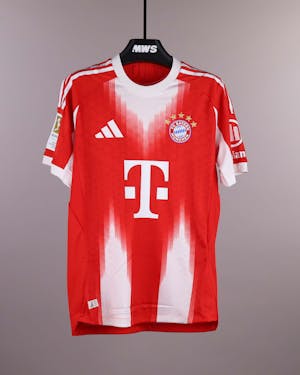 Josip Stanišić FC Bayern München shirt
